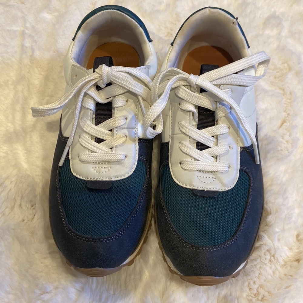 Universal Thread sneakers - Picture 3 of 3